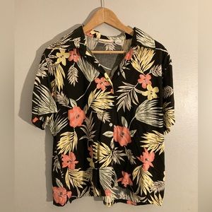 Women’s Hawaiian button down shirt